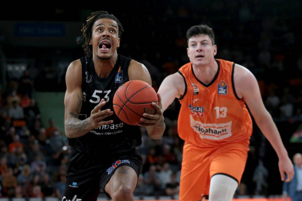 试图用稳健 试图用稳健