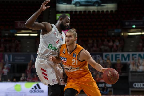 时显得游刃 时显得游刃